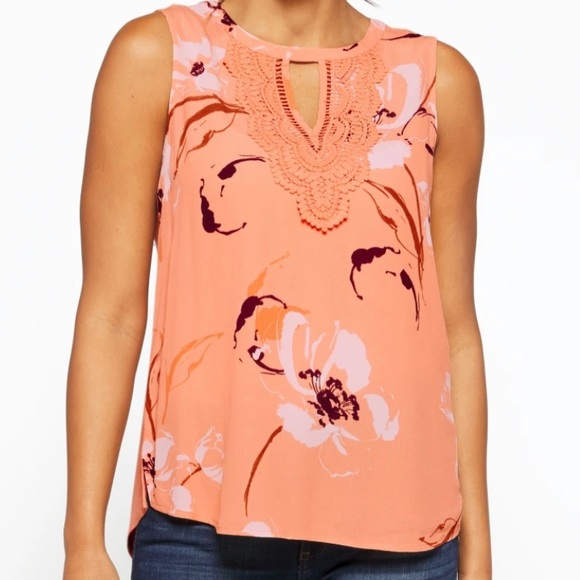 Daniel Rainn Tops - NWT Daniel Rainn Quin Keyhole Crochet Top